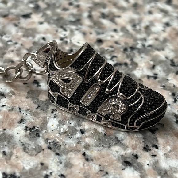 SNEAKER KEYCHAIN - Picture 3 of 3